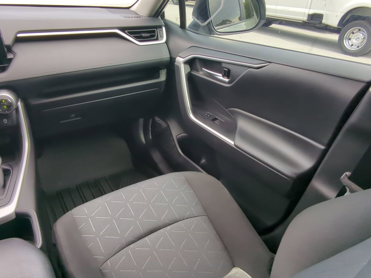 Used 2022 Toyota RAV4 XLE FWD image 15