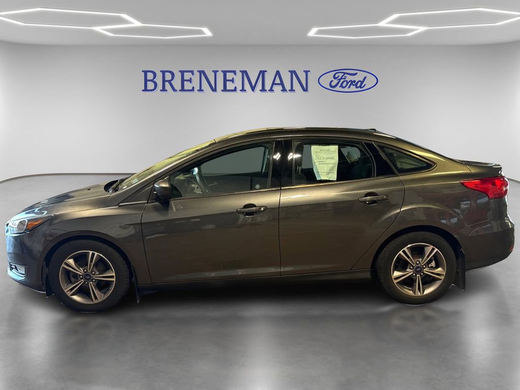 Certified 2018 Ford Focus SE w/ SE Appearance Package FWD image 8