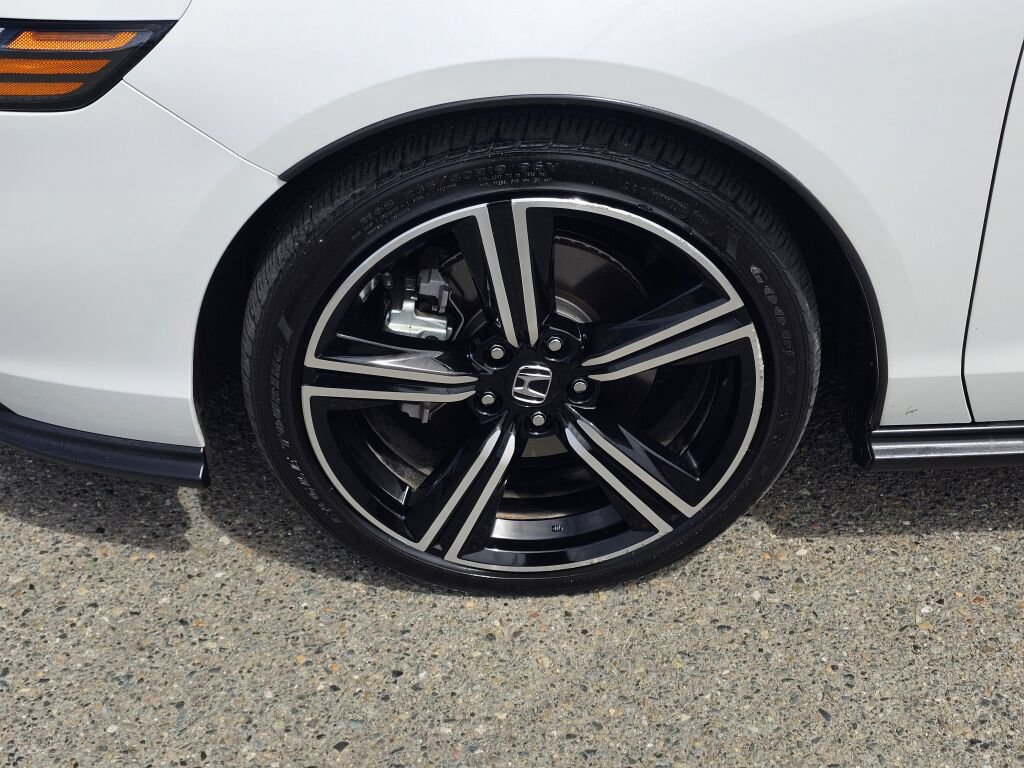 Used 2024 Honda Accord Sport image 9