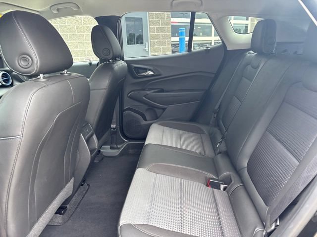 Used 2025 Chevrolet Trax LT FWD image 31