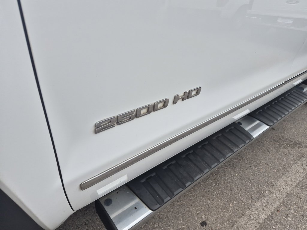 Used 2019 GMC Sierra 2500 SLT w/ Duramax Plus Package AWD/4WD image 9