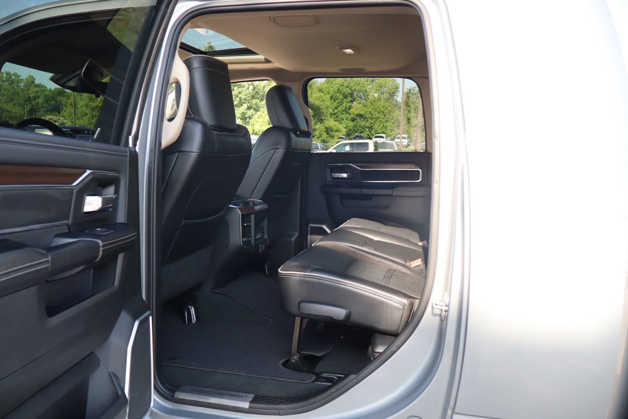 Used 2022 RAM 3500 Laramie AWD/4WD image 29