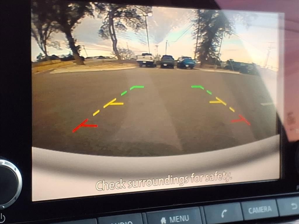 Used 2025 Nissan Pathfinder SV image 21