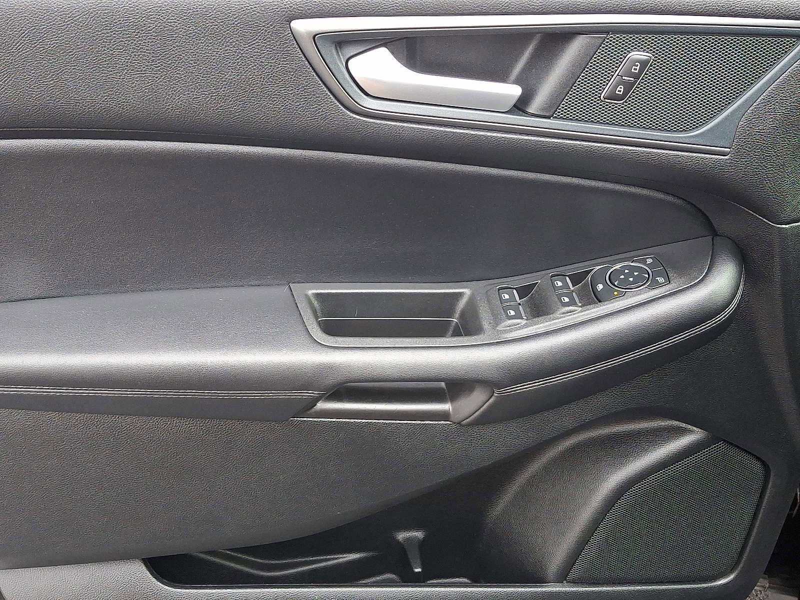 Certified 2024 Ford Edge SE image 13