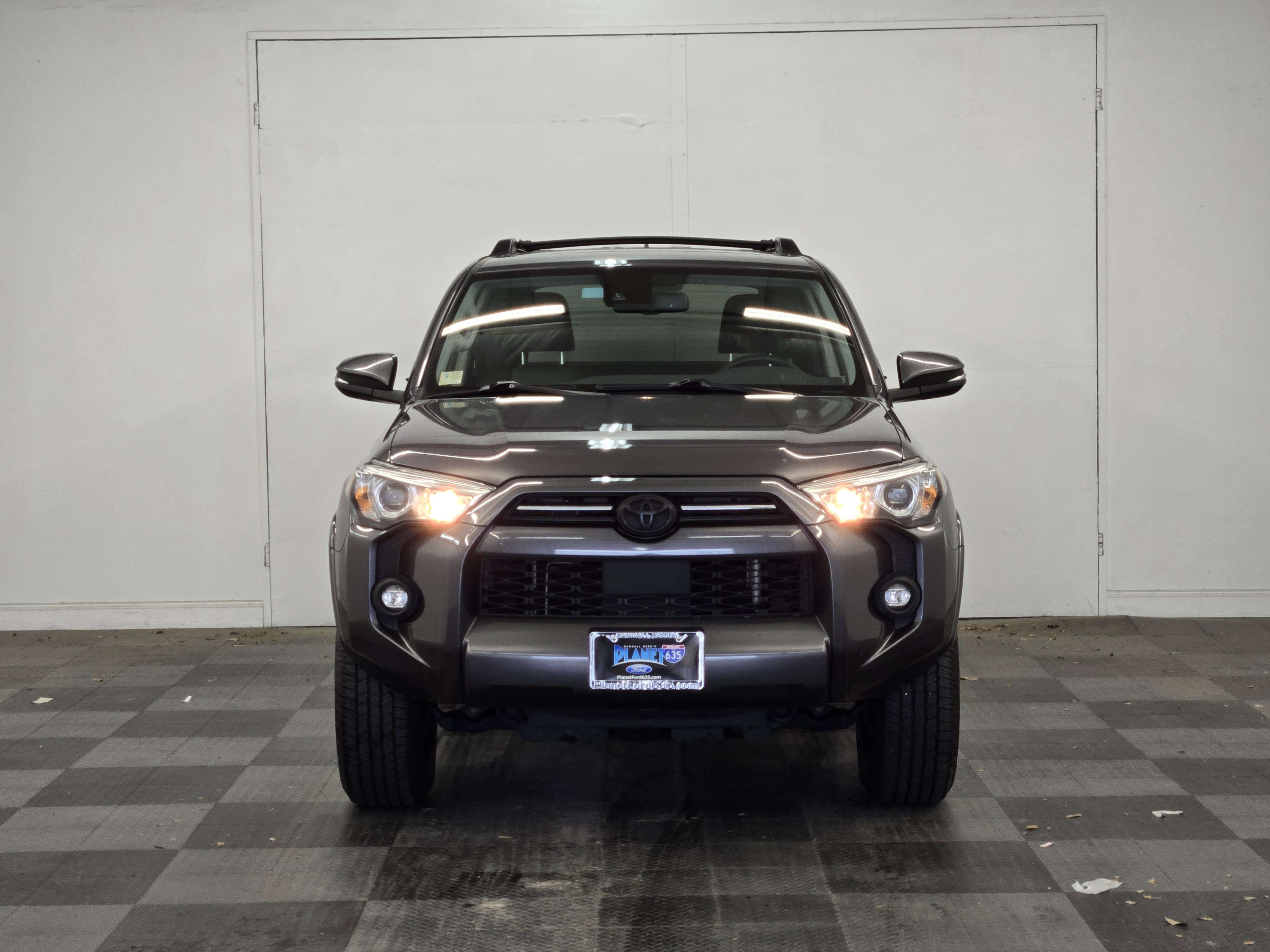 Used 2022 Toyota 4Runner SR5 Premium w/ Moonroof Package AWD/4WD image 3