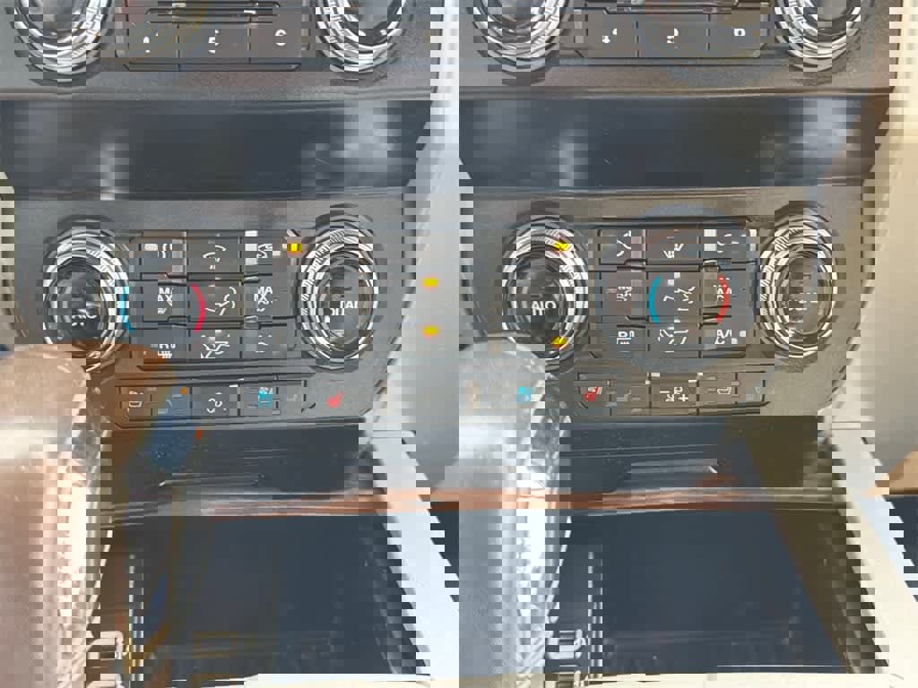 Certified 2020 Ford F150 Lariat w/ Equipment Group 502A Luxury image 28