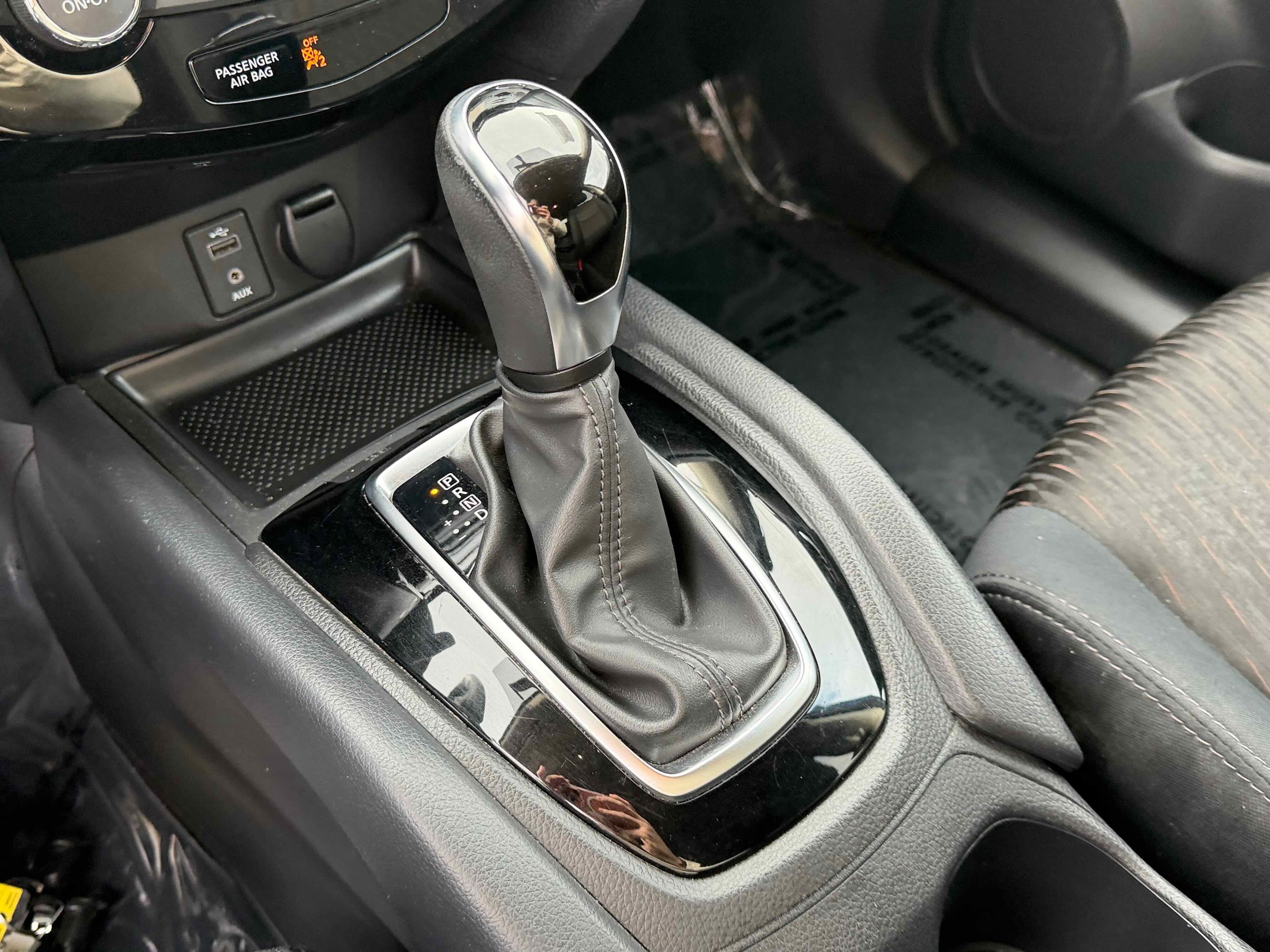 Used 2017 Nissan Rogue SV image 24