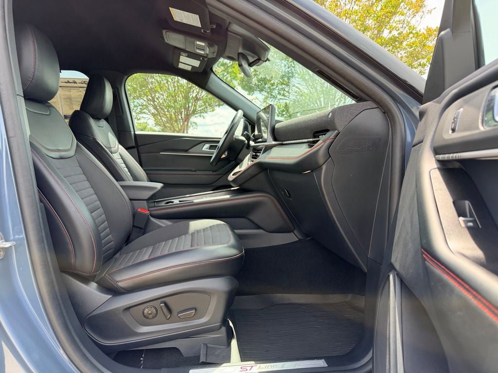 Certified 2025 Ford Explorer ST-Line w/ Premium Package RWD image 14