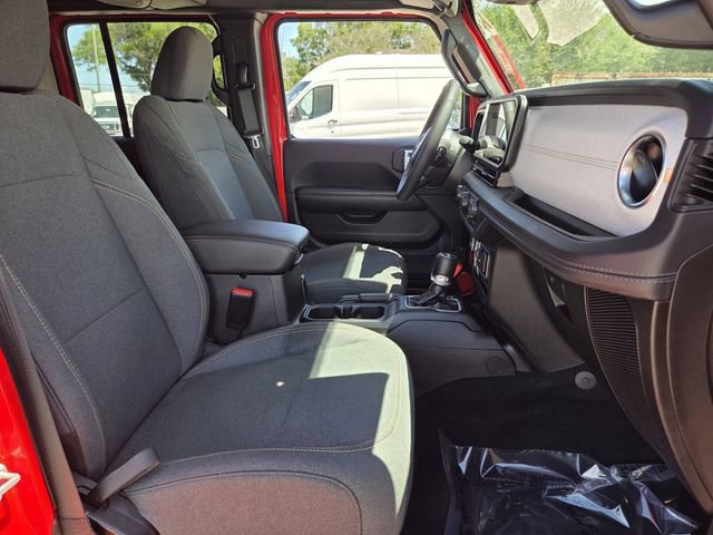 Used 2025 Jeep Wrangler Unlimited Sahara AWD/4WD image 21