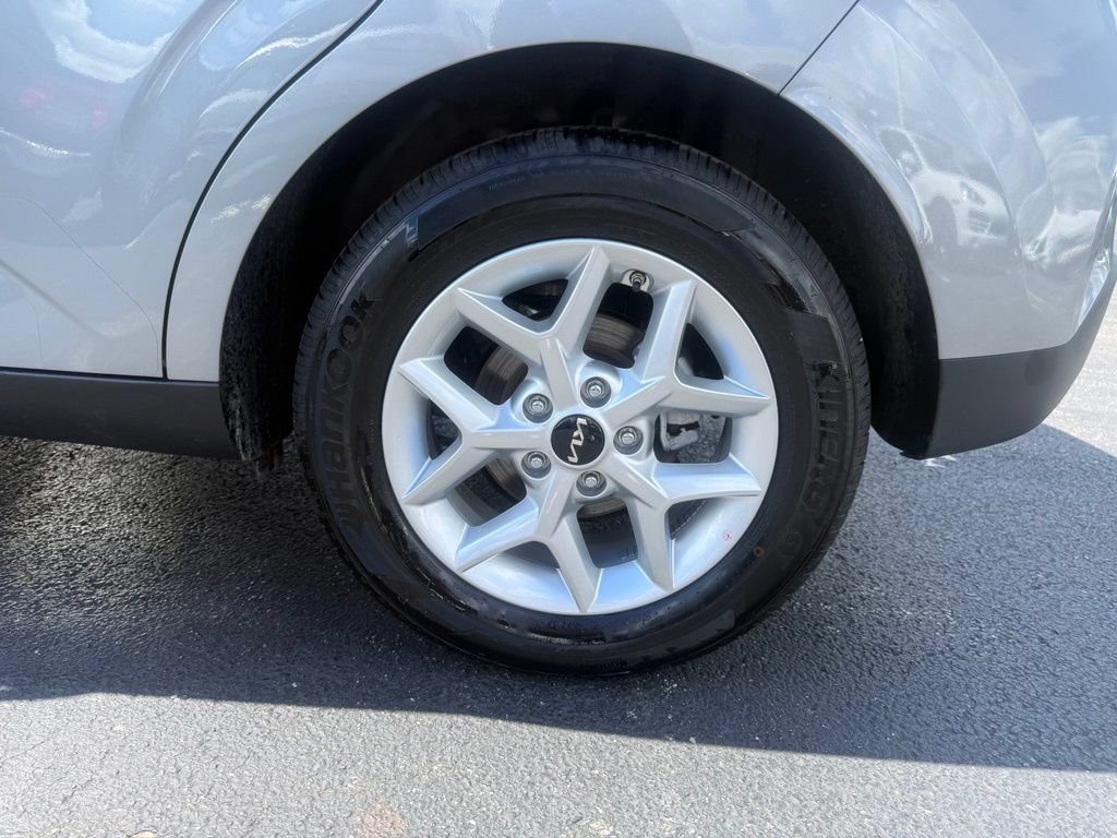 Used 2025 Kia Soul LX w/ LX Technology Package FWD image 32