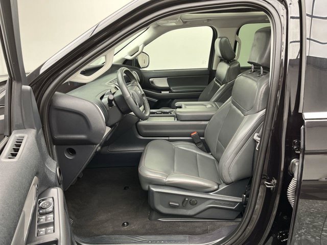 Certified 2025 Ford Expedition Active AWD/4WD image 3