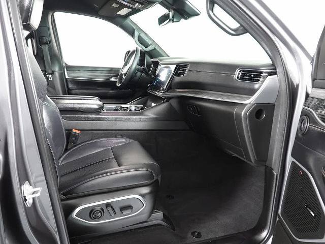 Used 2024 Jeep Wagoneer Series II w/ Flexible Seating Group AWD/4WD image 18