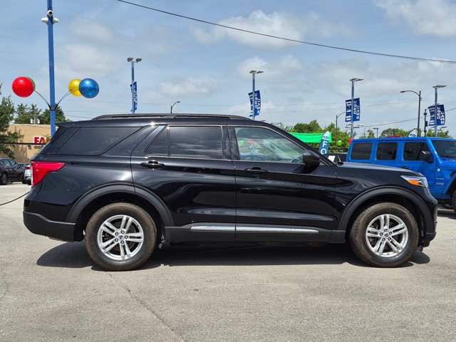 Certified 2023 Ford Explorer XLT w/ Equipment Group 202A AWD/4WD image 3