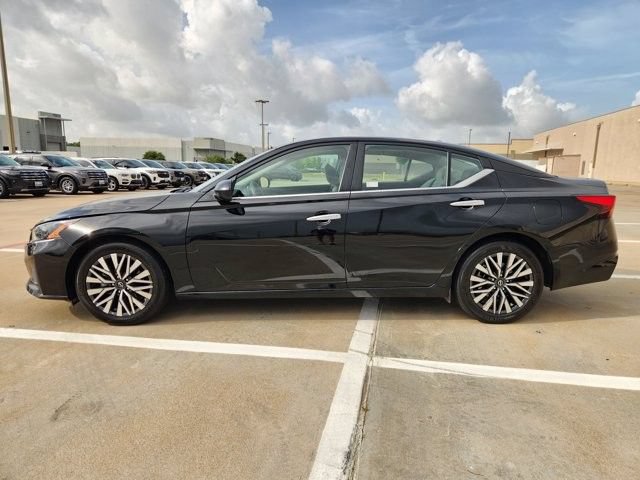 Used 2025 Nissan Altima 2.5 SV FWD image 4