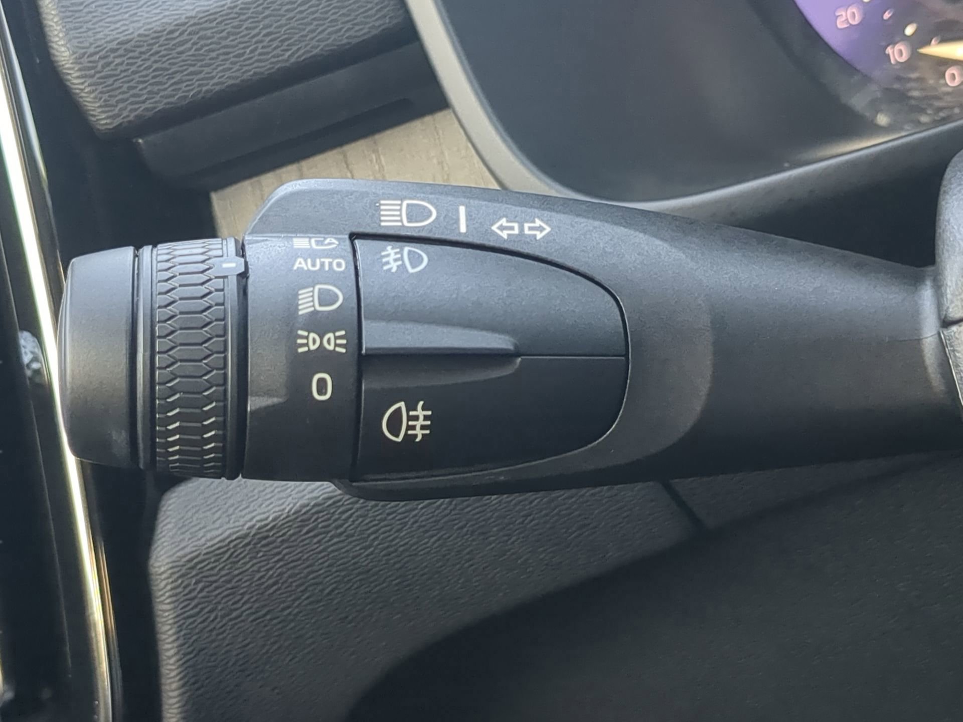 Used 2023 Volvo XC40 B5 Plus w/ Protection Package Premier image 65