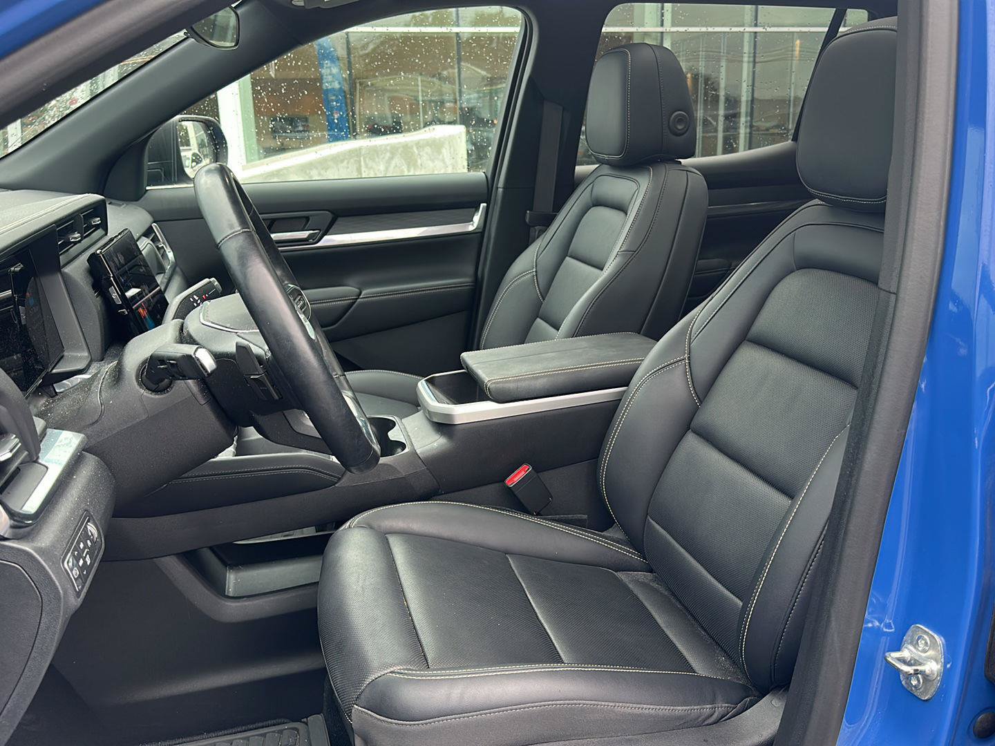 Used 2025 GMC Terrain Elevation w/ Elevation Premium Package AWD/4WD image 9