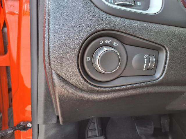 Used 2019 Jeep Renegade Sport image 16