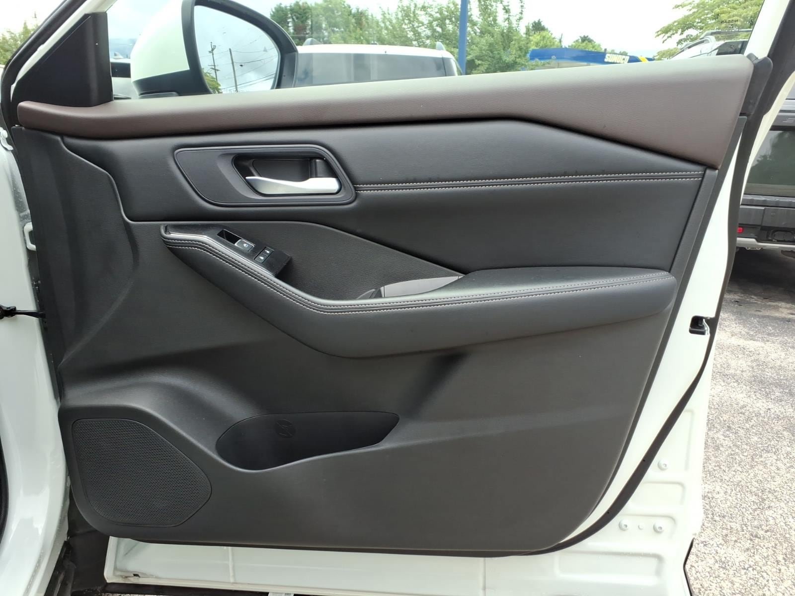 Used 2023 Nissan Rogue SL AWD/4WD image 31
