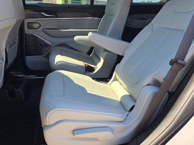 Used 2021 Jeep Grand Cherokee L Overland w/ Luxury Tech Group IV AWD/4WD image 20