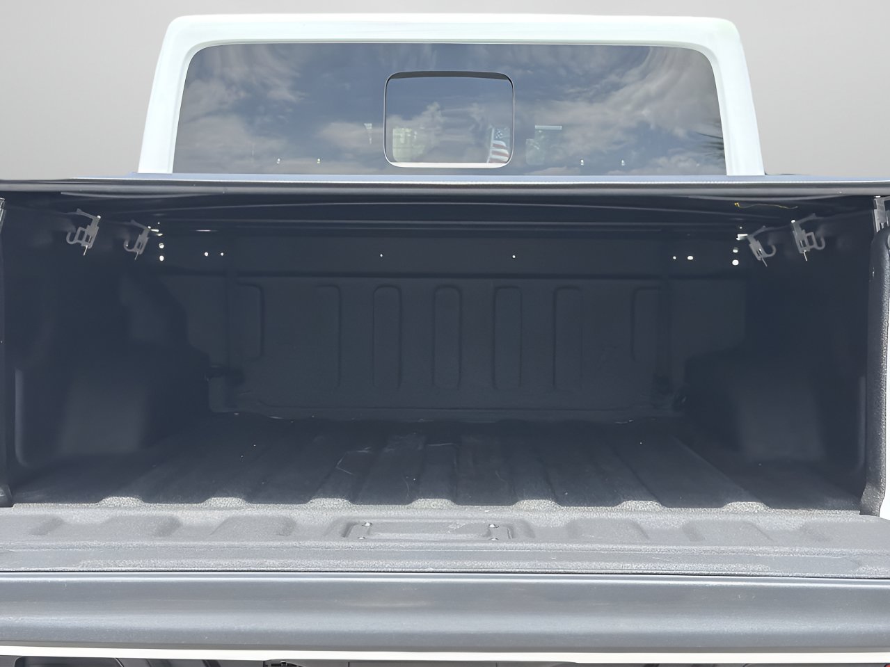 Used 2025 Jeep Gladiator Sport AWD/4WD image 8