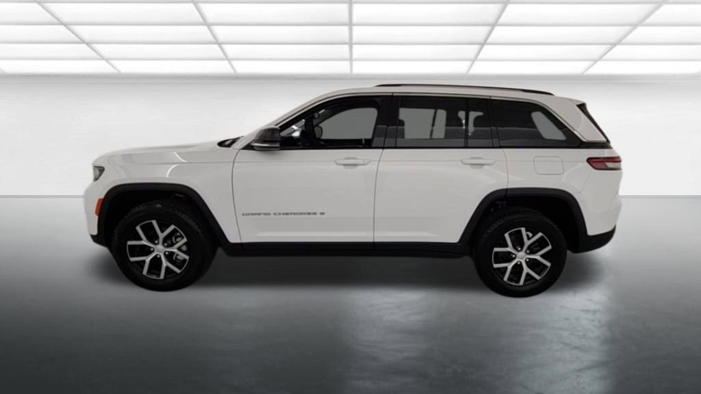 Used 2024 Jeep Grand Cherokee Limited AWD/4WD image 4