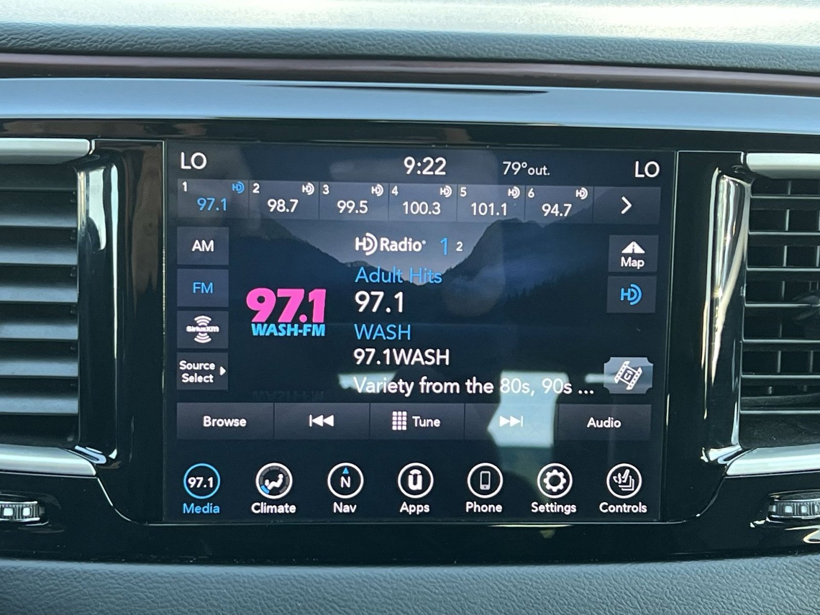 Used 2020 Chrysler Pacifica Touring-L FWD image 26