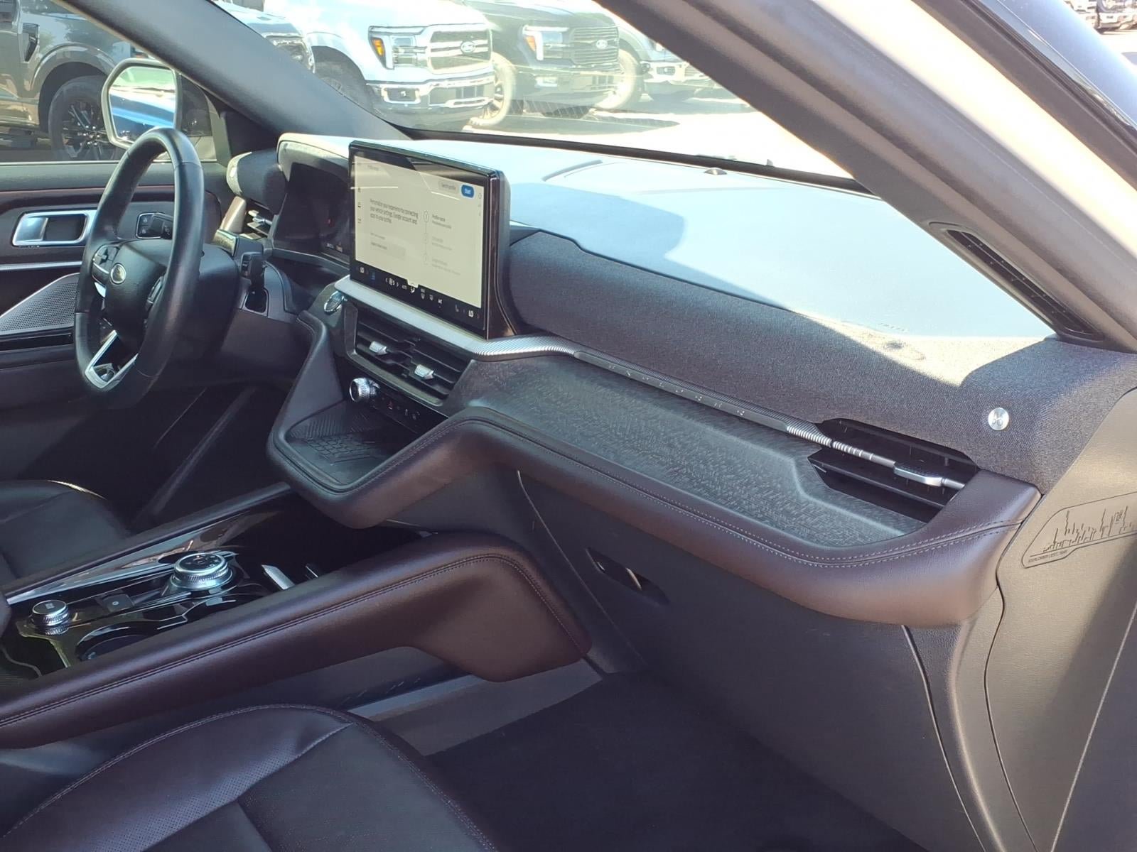 Certified 2025 Ford Explorer Platinum RWD image 10