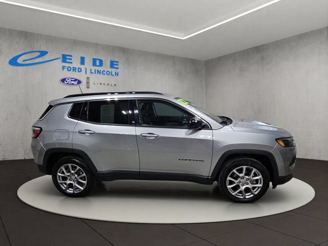 Used 2022 Jeep Compass Latitude AWD/4WD image 7