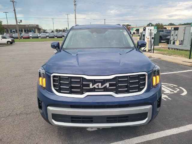 Used 2024 Kia Telluride S w/ S Sunroof Package FWD image 2