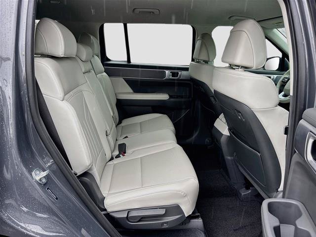 Used 2025 Hyundai Santa Fe SEL FWD image 27