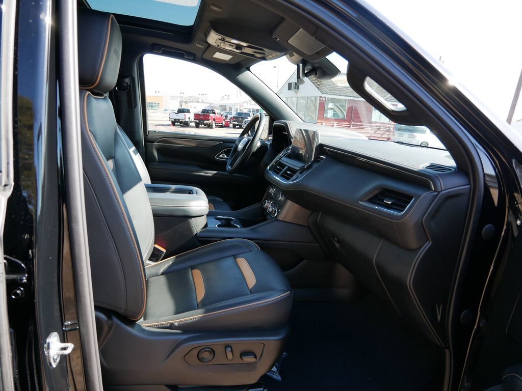 Used 2023 GMC Yukon AT4 w/ AT4 Premium Package AWD/4WD image 8