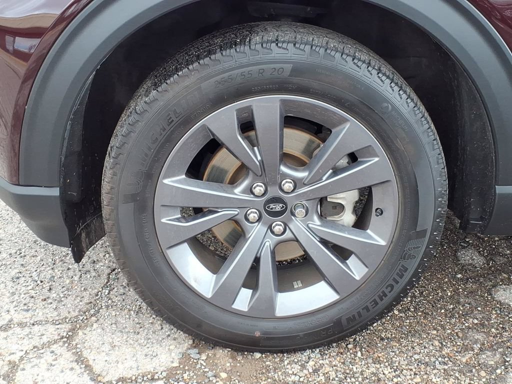 Certified 2023 Ford Explorer XLT w/ Equipment Group 202A AWD/4WD image 9