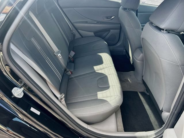Used 2022 Hyundai Elantra SEL FWD image 32