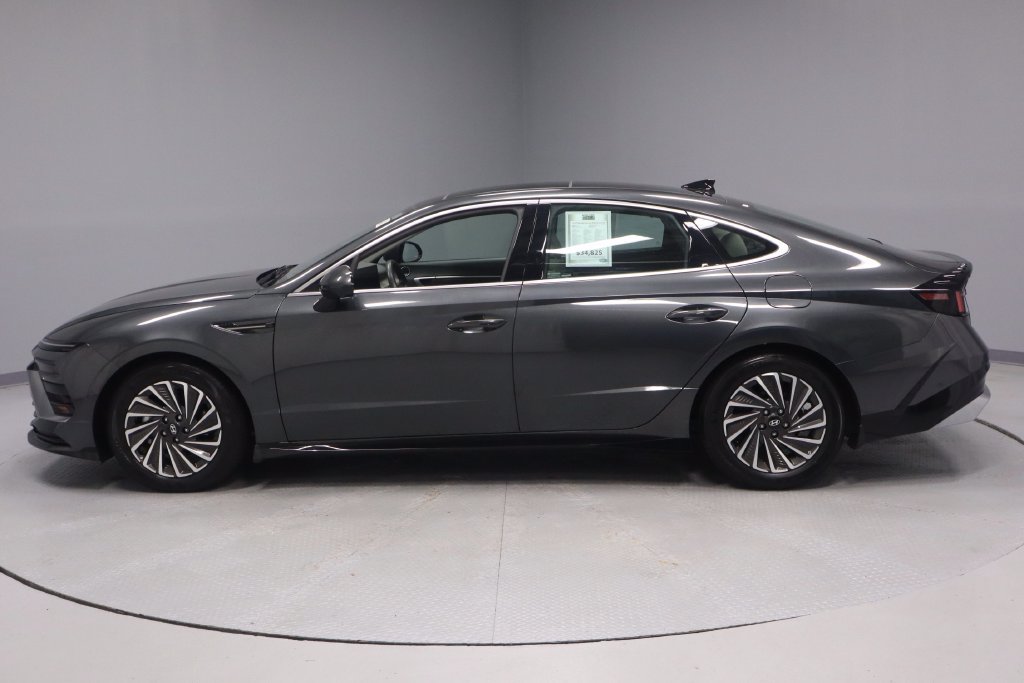 Used 2025 Hyundai Sonata Limited FWD image 5