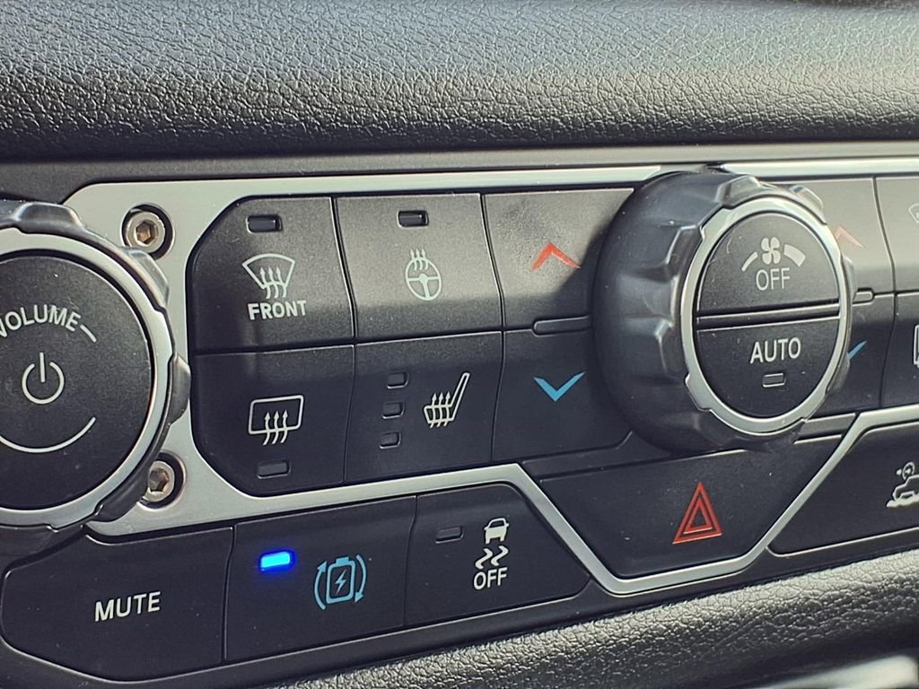 Used 2024 Jeep Wrangler Unlimited w/ Convenience Group AWD/4WD image 13