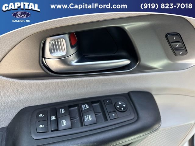 Used 2024 Chrysler Pacifica Touring-L FWD image 20