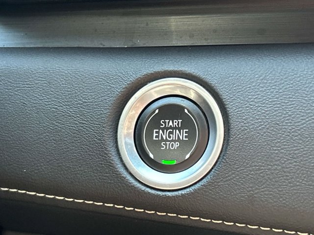 Used 2024 Cadillac Escalade ESV Premium Luxury w/ Performance Package AWD/4WD image 36