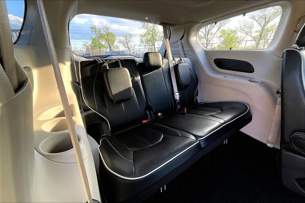 Used 2024 Chrysler Pacifica Limited FWD image 27