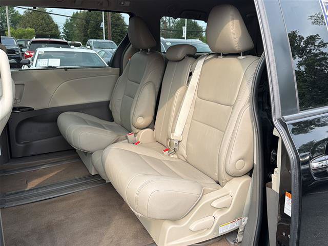 Used 2017 Toyota Sienna XLE w/ XLE Navigation Package FWD image 7