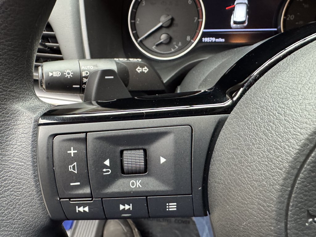 Used 2023 Nissan Rogue SV AWD/4WD image 14