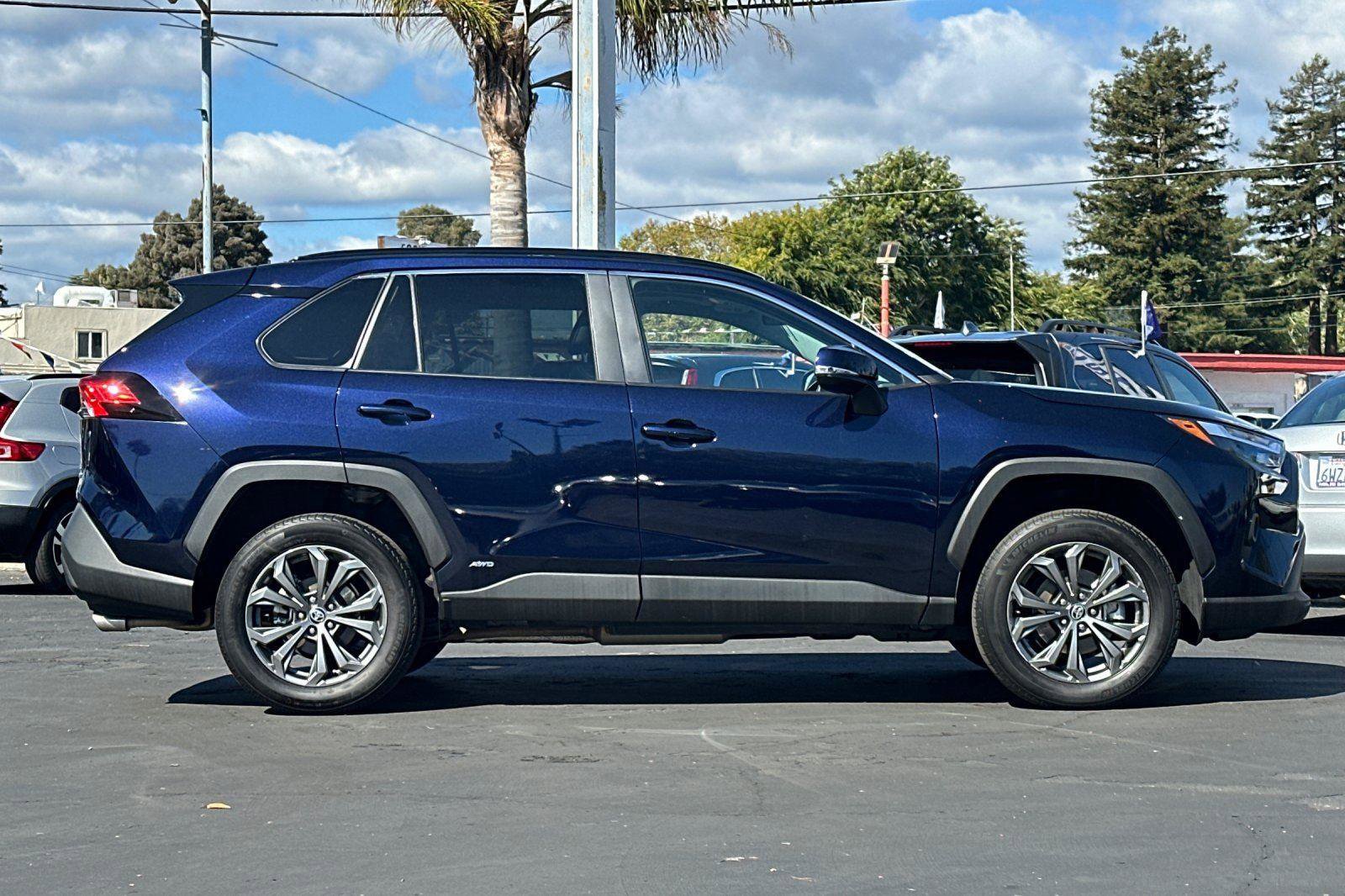 Used 2024 Toyota RAV4 XLE Premium image 25