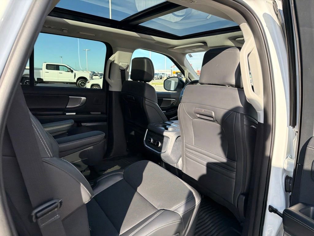 Certified 2025 Ford Expedition Platinum w/ Driver's Package AWD/4WD image 19