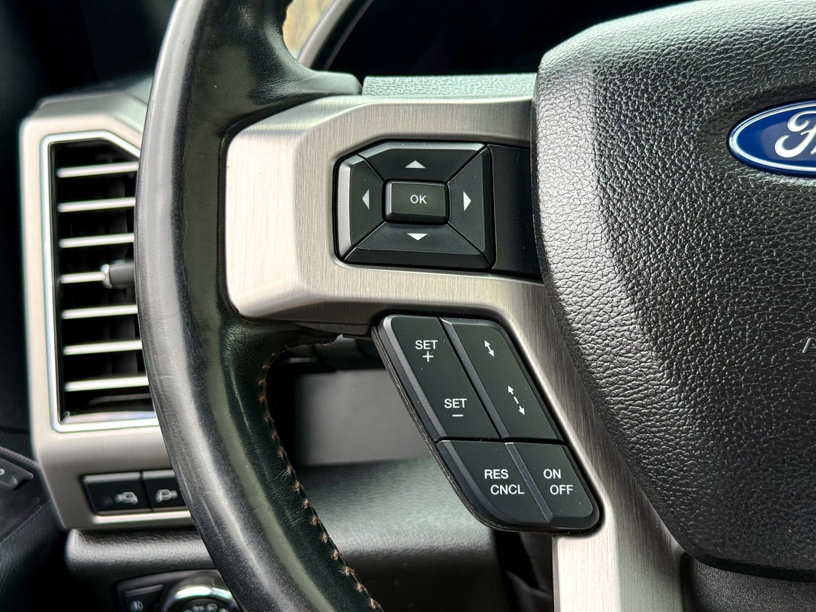 Certified 2020 Ford F250 Platinum w/ FX4 Off-Road Package image 38