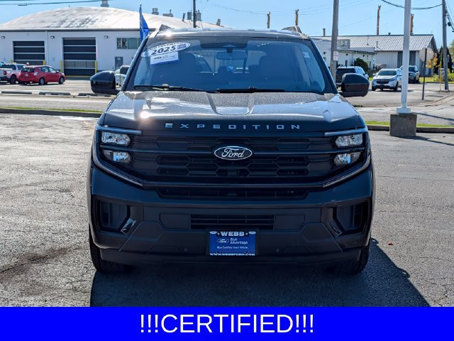 Certified 2025 Ford Expedition Active AWD/4WD image 3