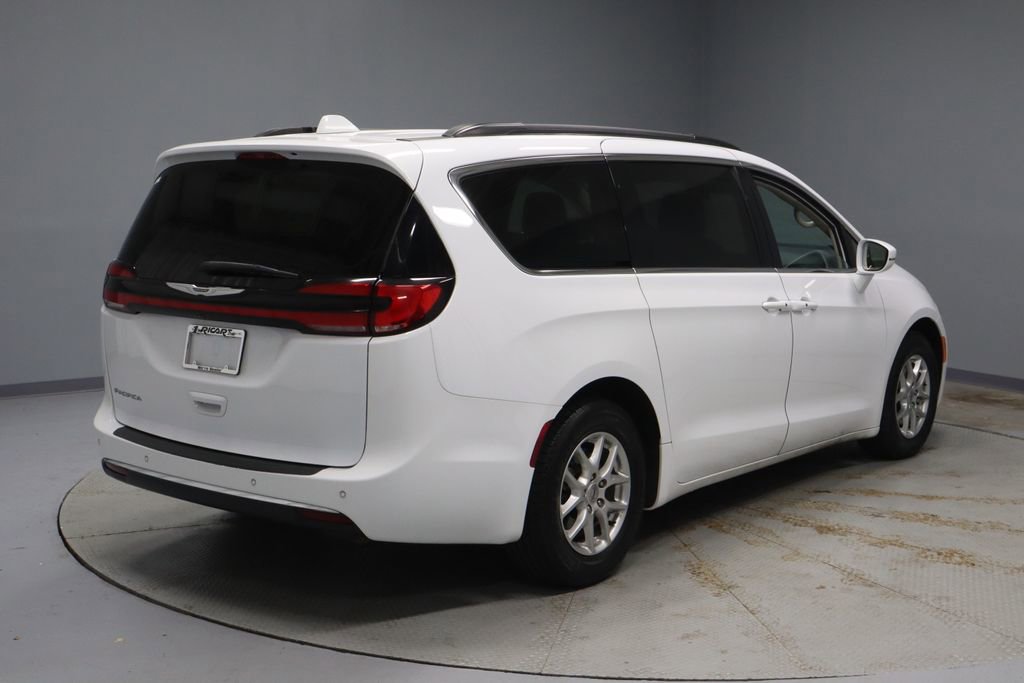Used 2022 Chrysler Pacifica Touring-L FWD image 10