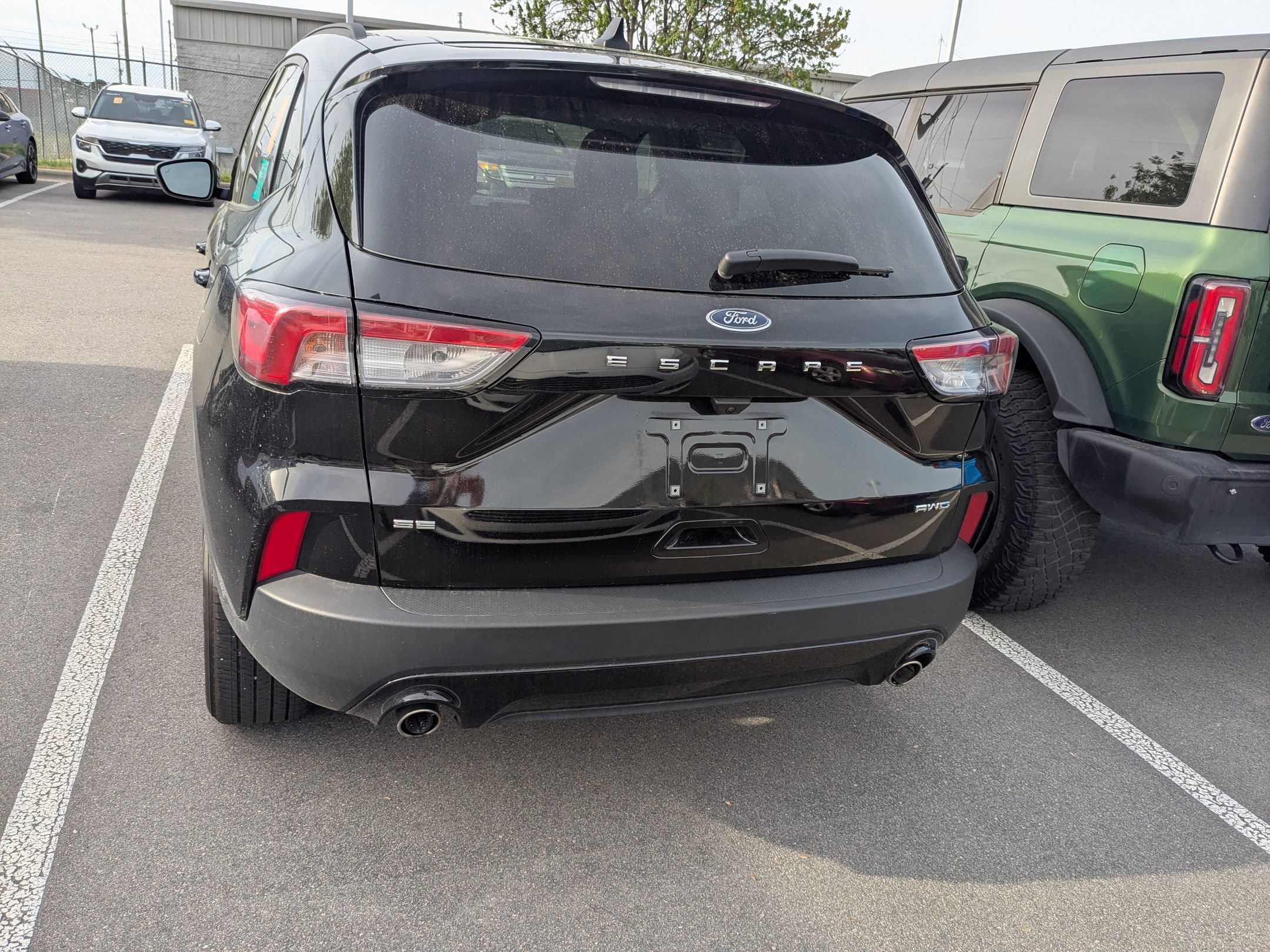 Certified 2022 Ford Escape SE w/ SE Sport Appearance Package image 4