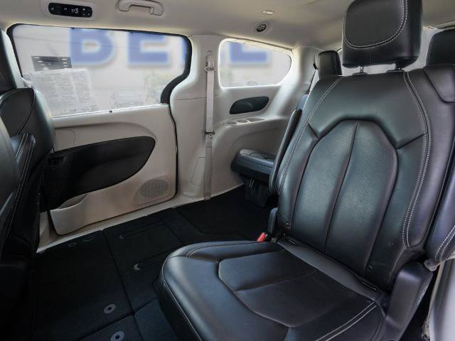 Used 2023 Chrysler Pacifica Touring-L FWD image 17