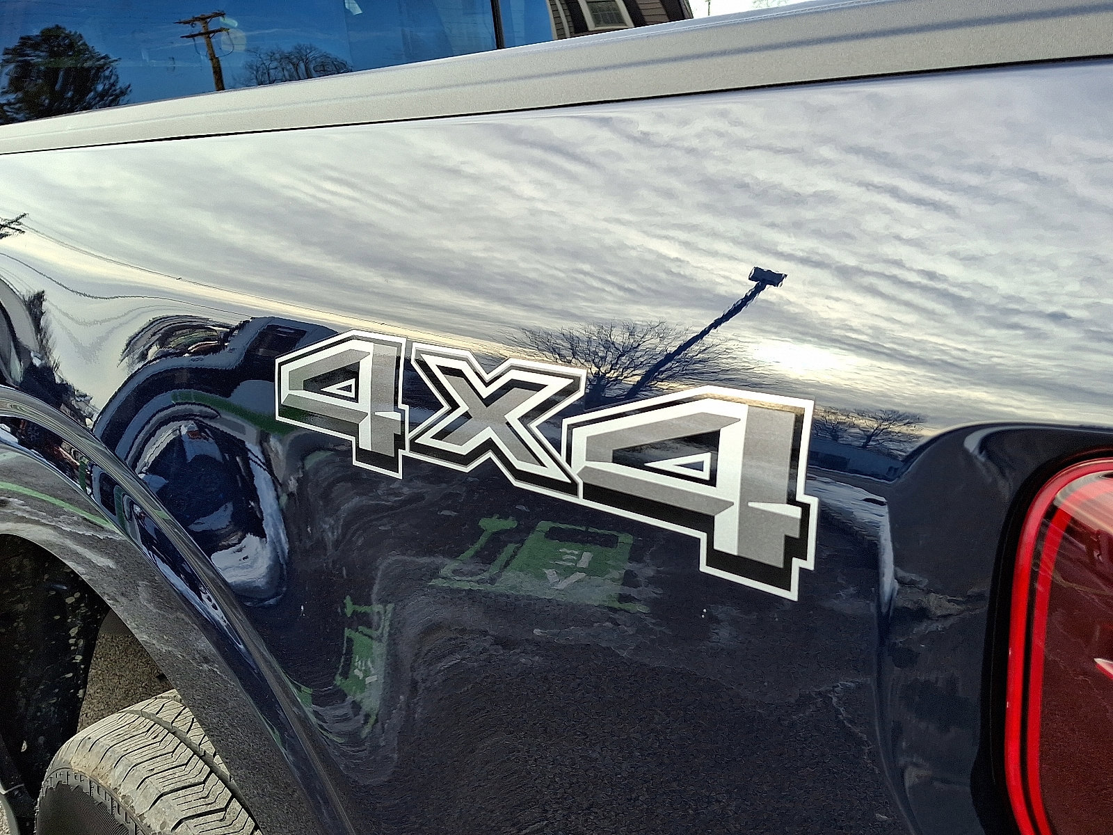 Certified 2025 Ford F150 Lariat w/ Equipment Group 501A Mid image 30