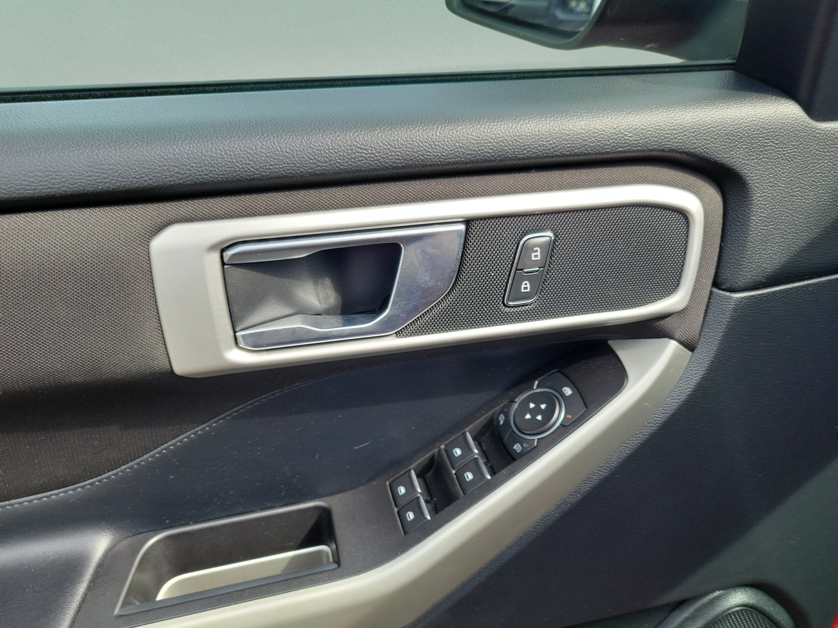 Certified 2020 Ford Explorer XLT RWD image 15