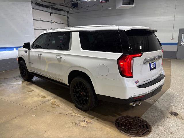 Used 2023 GMC Yukon XL Denali w/ Denali Reserve Package image 3